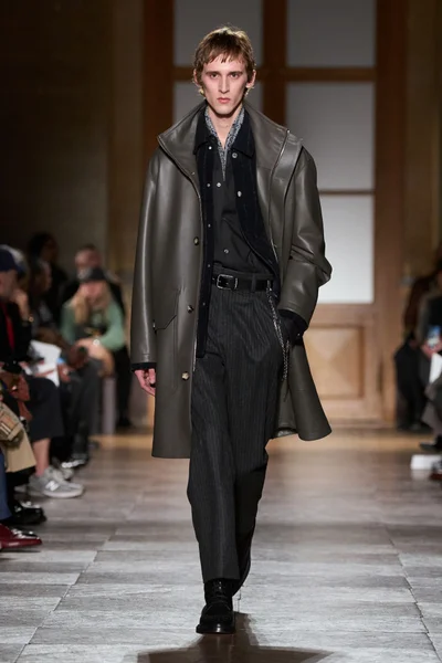 Look 11